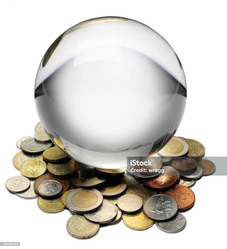 Mundo moneda en una bola de cristal - Foto de stock de Adivinación libre de derechos
