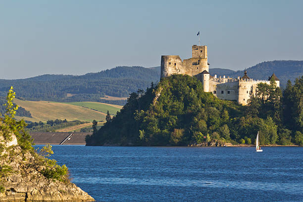 mittelalterliche niedzica castle - lesser poland stock-fotos und bilder