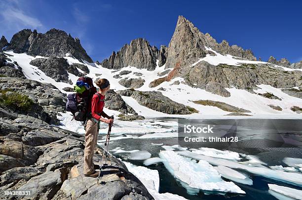 Туризм В Sierras — стоковые фотографии и другие картинки Айсберг - ледовое образовании - Айсберг - ледовое образовании, Взрослый, Гора