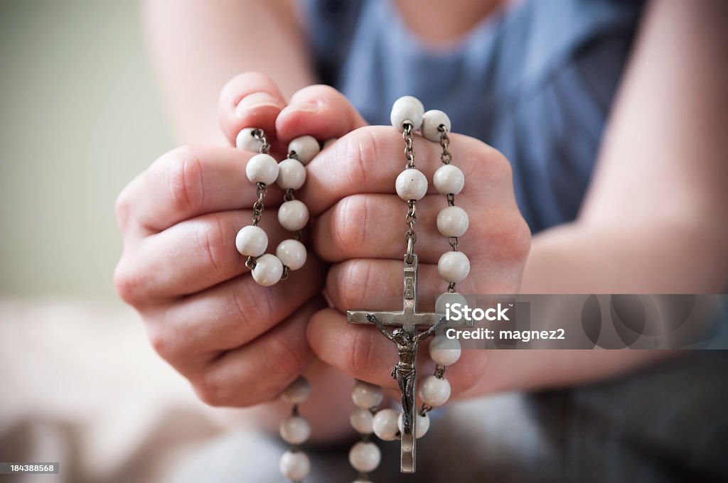 若い女性祈る - カトリックのロイヤリティフリーストックフォト