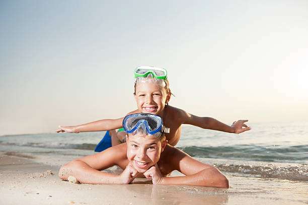 istock Children at the beach 184391709
