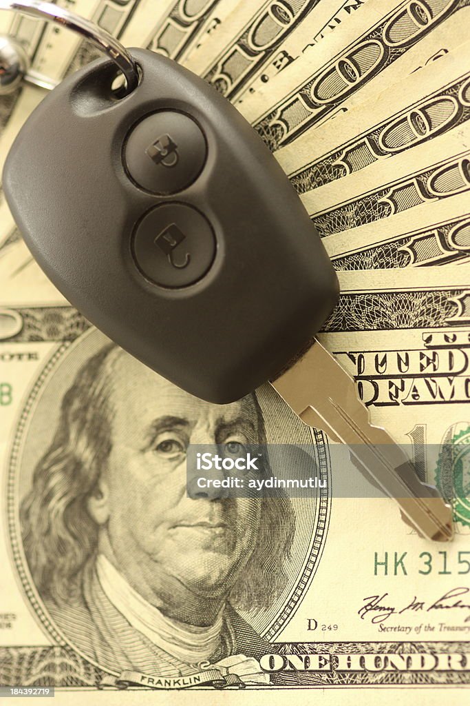 Autoschlüssel und-Dollar - Lizenzfrei Gebrauchtwagen-Verkauf Stock-Foto