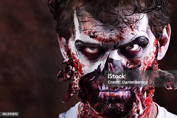 Zombie - Fotografias de stock e mais imagens de Camisas - Camisas, Sangue, Zombie