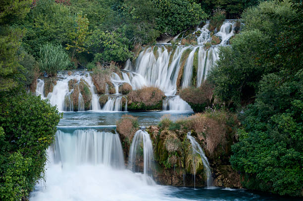 cascata no parque nacional de krka - awe beauty in nature waterfall cool imagens e fotografias de stock