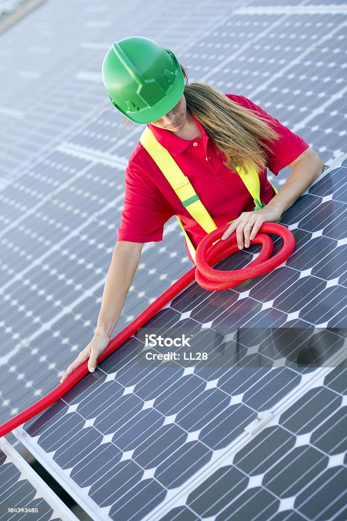 Installazione di tubi - Foto stock royalty-free di Energia solare