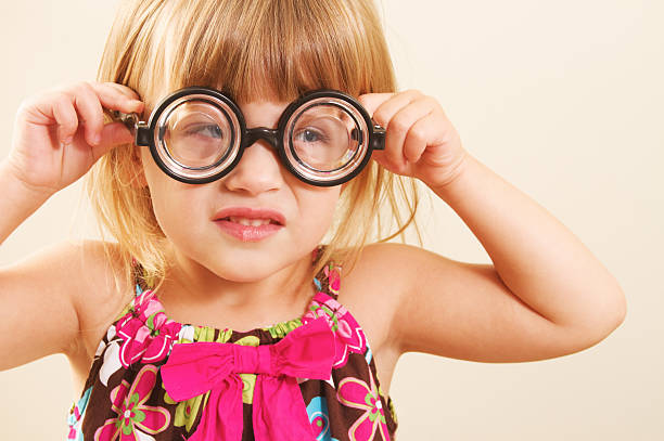 маленький nerdy girl in glasses - child cross eyed nerd eyewear стоковые фото и изображения