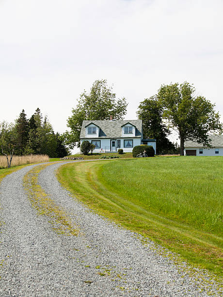 istock Country Home 184394660
