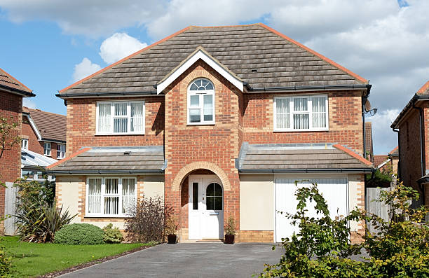 istock Newly built family home with driveway 184394693