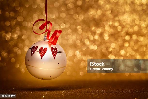 Xmas In Love — стоковые фотографии и другие картинки Рождество - Рождество, Символ сердца, Ёлочные игрушки