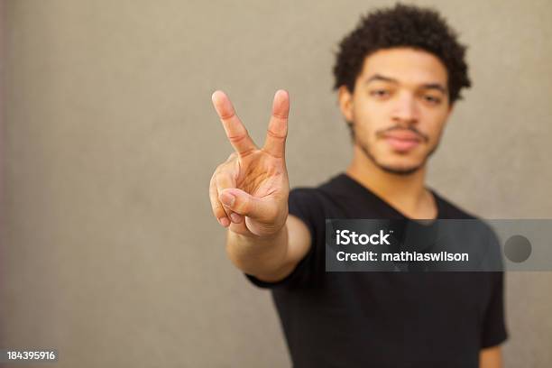 Foto de Sinal De Paz e mais fotos de stock de Sinal de Paz - Sinal de Paz, Símbolos de Paz, Dois Dedos