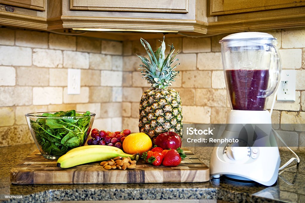 Verde Frullato alla frutta e spinaci - Foto stock royalty-free di Alimentazione sana