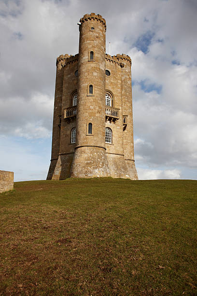 istock Broadway Tower famous Cotswold landmark 184398010