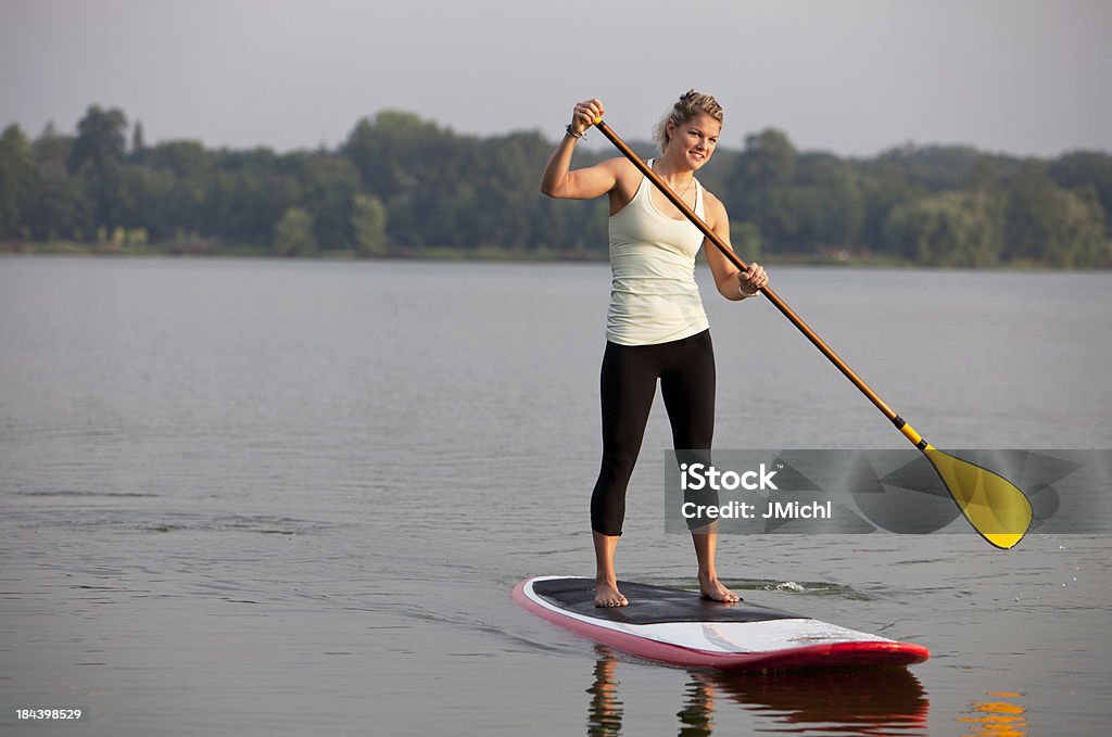 Paddle Boarding - Foto stock royalty-free di Acqua