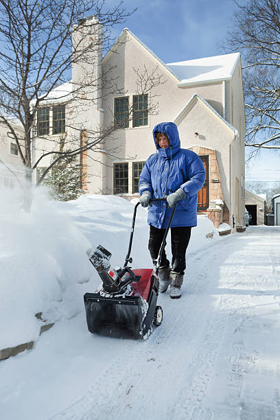 istock Blowing Snow in Front of House After the Storm 184398670