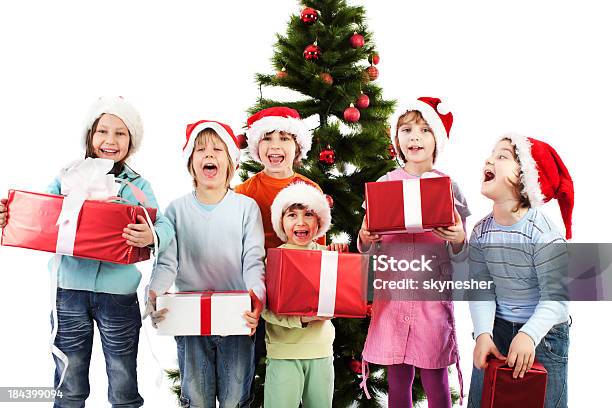 Happy Children Holding Christmas Presents Foto de stock y más banco de imágenes de Eufórico - Eufórico, Niños, Regalo