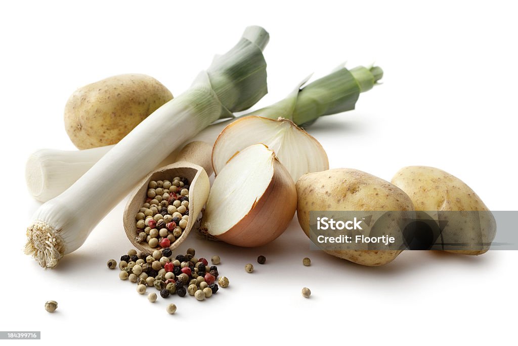 Ingredientes: Batatas, alho-poró, cebola e pimenta - Foto de stock de Alho porró royalty-free