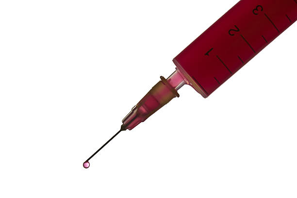 siringa per un esame del sangue - surgical needle syringe prick injecting foto e immagini stock