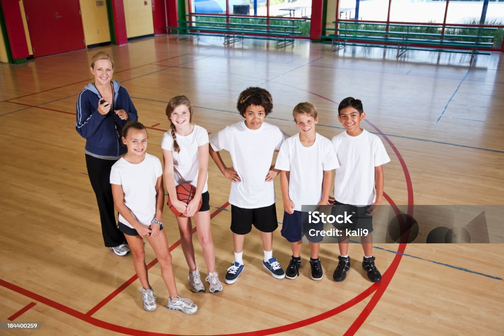 Corso di educazione fisica - Foto stock royalty-free di Educazione secondaria di scuola media