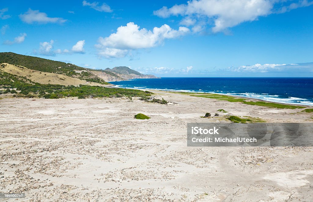 Rovine di vulcano Soufrière Hills, Montserrat - Foto stock royalty-free di Aeroporto