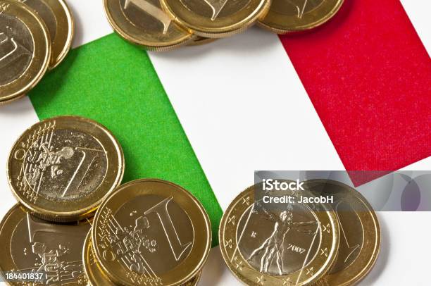 Bandiera Italiana E Euro - Fotografie stock e altre immagini di Affari - Affari, Bandiera, Bandiera dell'Italia