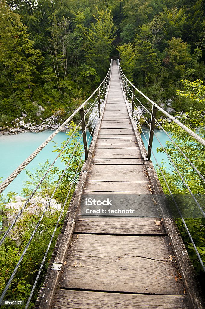 Suspensión puente sobre el río Soca - Foto de stock de Puente de cuerda libre de derechos