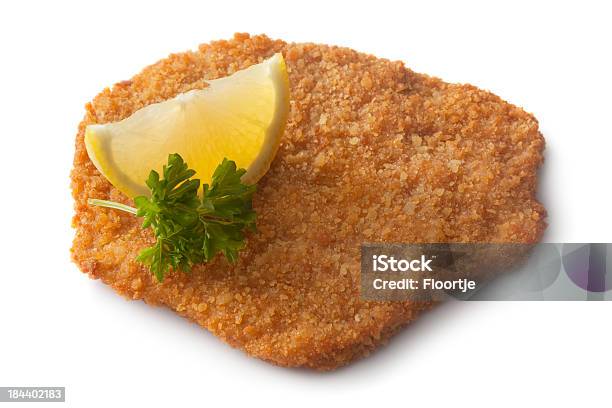 Photo libre de droit de Viande Escalope De Veau Panée banque d'images et plus d'images libres de droit de Escalope de veau panée - Escalope de veau panée, Objet ou sujet détouré, Aliment frit