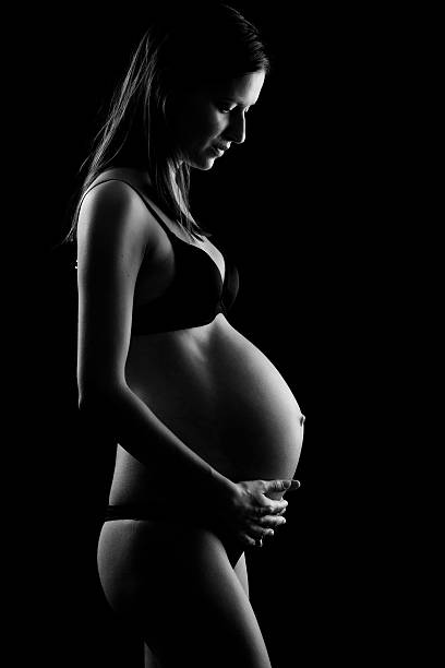 istock Young pregnant woman 184402284