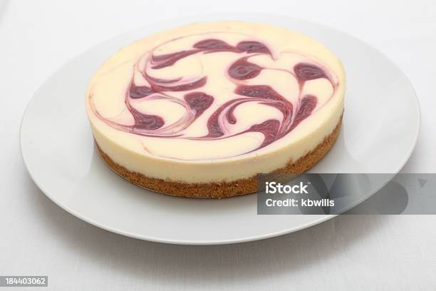산딸기 치즈케이크 원형 플라테 무색 배경기술 산딸기 치즈케이크에 대한 스톡 사진 및 기타 이미지 - 산딸기 치즈케이크, 0명, 달콤한 음식