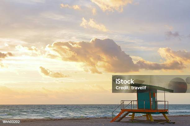 Estação De Nadador Salvavidas Em South Beach Em Miami - Fotografias de stock e mais imagens de Amanhecer