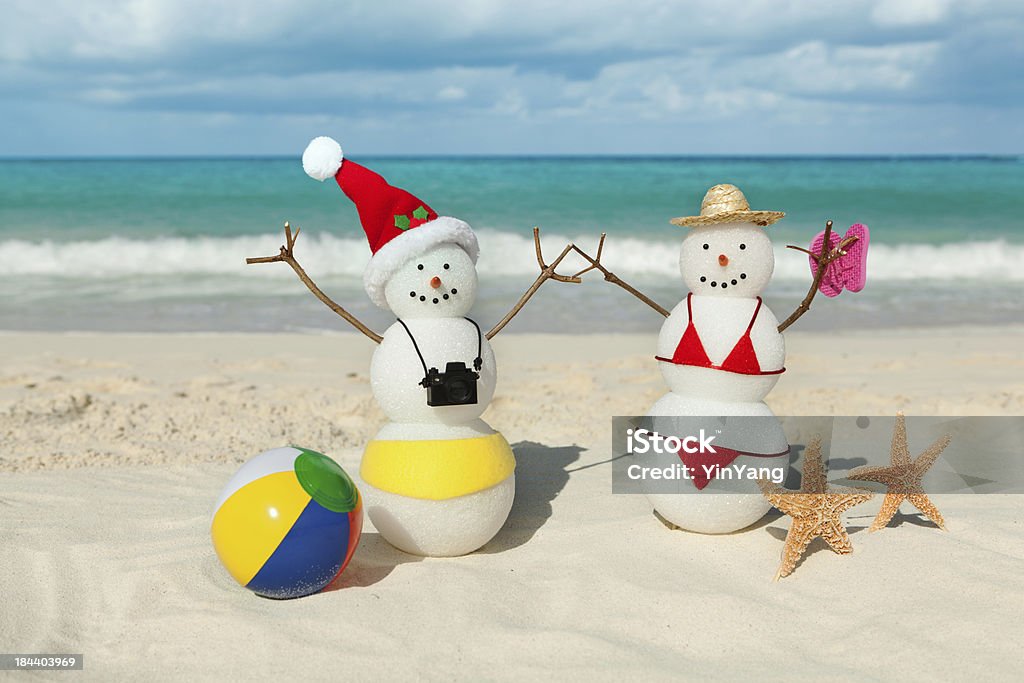 Pareja de Navidad vacaciones en playa Tropical del Mar Caribe - Foto de stock de Playa libre de derechos