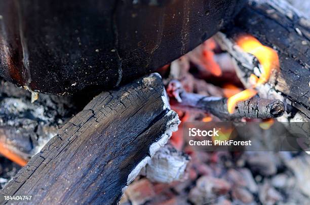 Fuego Foto de stock y más banco de imágenes de Abstracto - Abstracto, Aire libre, Amarillo - Color