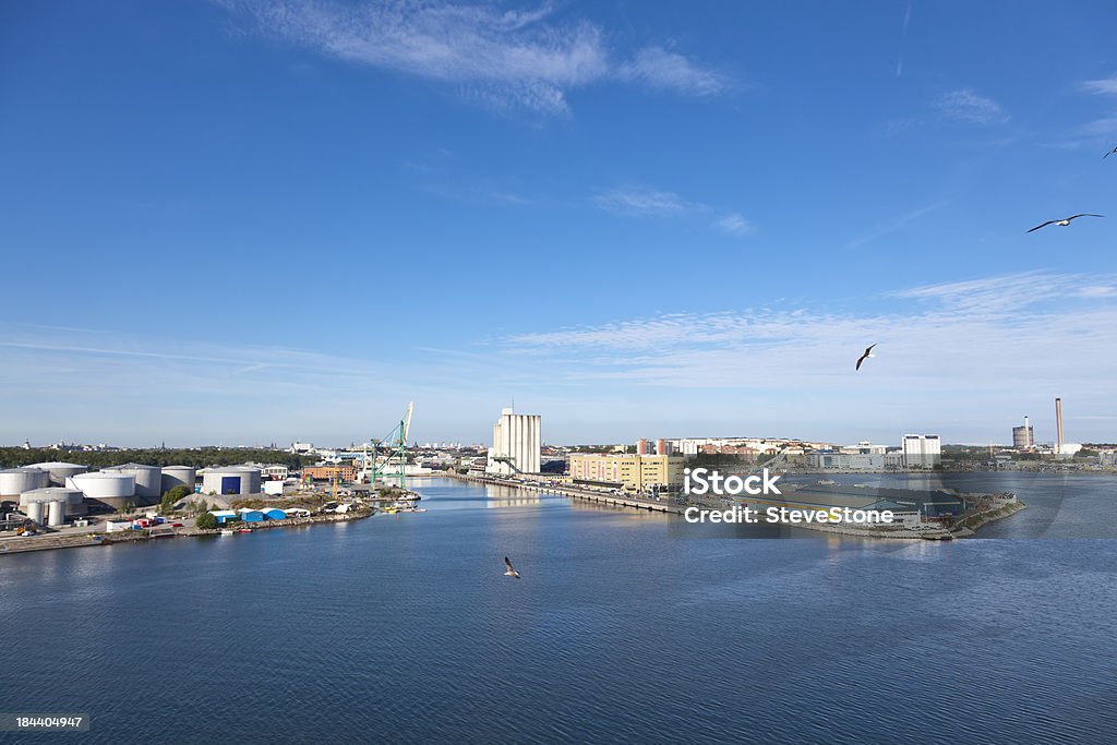 Céu azul as fábricas e indústria de Estocolmo, Suécia - Foto de stock de Estocolmo royalty-free