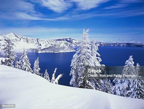 Zima Na Jezioro Kraterowe Np Lit G - zdjęcia stockowe i więcej obrazów Park Narodowy Jeziora Kraterowego - Park Narodowy Jeziora Kraterowego, Śnieg, Ameryka Północna