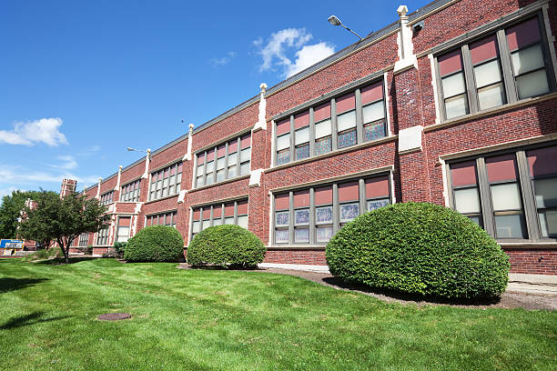 istock Locke Elementary School in Montclare, Chicago 184405181