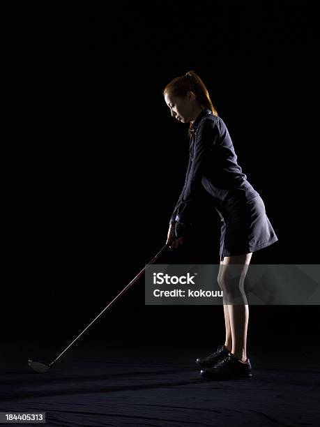 Silueta De Mujer Jugando Al Golf Foto de stock y más banco de imágenes de Musculoso - Musculoso, Swing de golf, 25-29 años