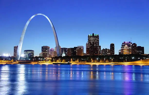 Photo of Night view of the arch in the St. Louis skyline