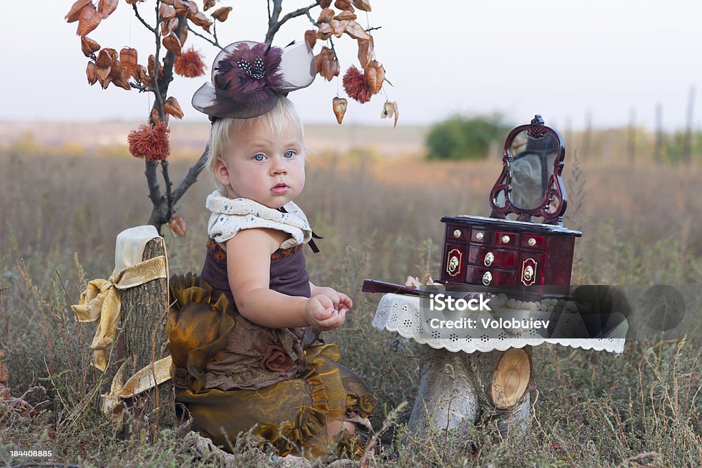 Fille en costume de déguisement - Photo de A la mode libre de droits