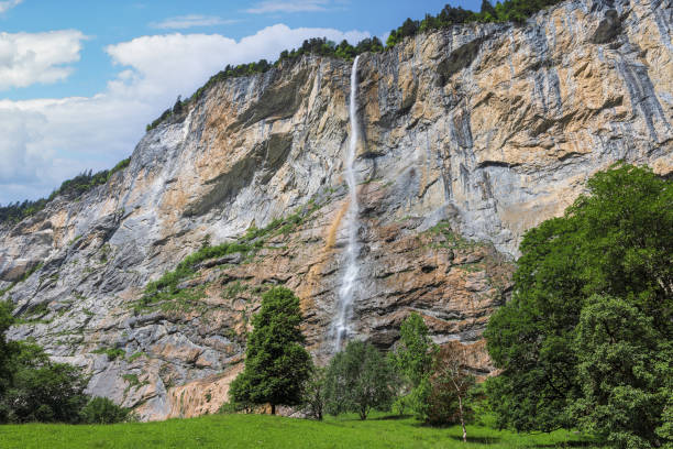 valle di lauterbrunnen nelle alpi svizzere - jungfrau region foto e immagini stock