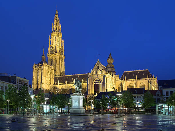 статуя собор петра и павла, rubens в антверпене, бельгия - cathedral of our lady стоковые фото и изображения