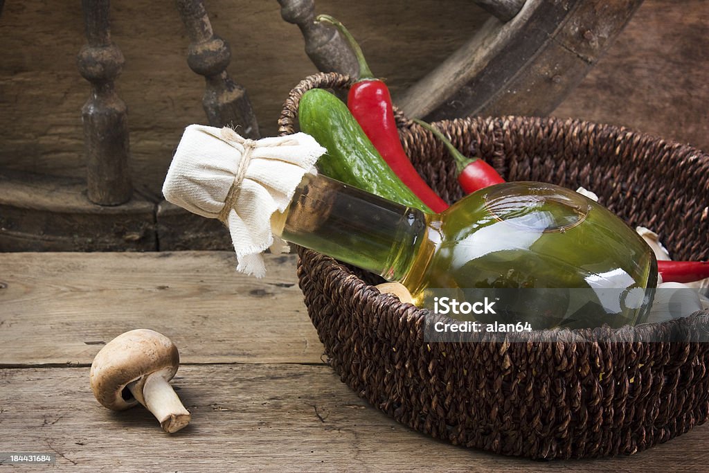 Bouteille d'huile de tournesol et légumes - Photo de Agriculture libre de droits