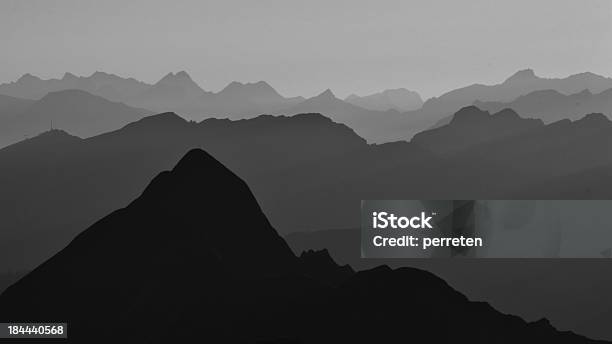 Silhouette Di Montagne - Fotografie stock e altre immagini di Alpi - Alpi, Alpi Bernesi, Ambientazione esterna