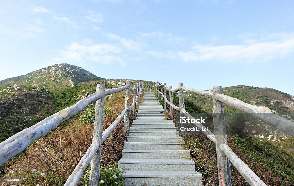 Sentier de randonnée au sommet de la montagne - Photo de Aventure libre de droits