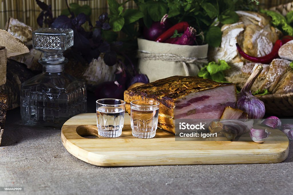 Wodka und geräuchertem Fleisch - Lizenzfrei Alkoholisches Getränk Stock-Foto