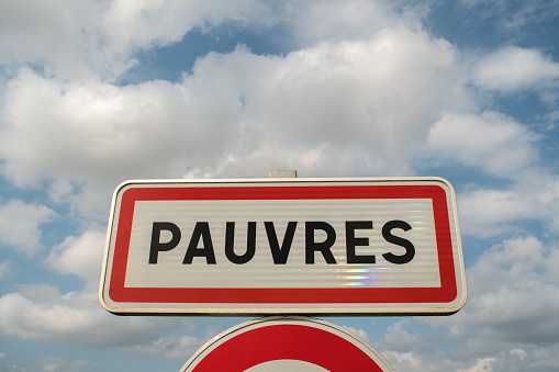 City sign PAUVRES