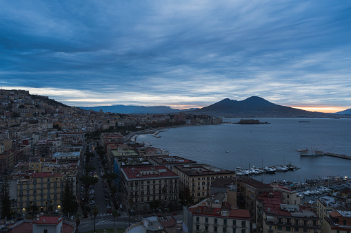 Stunning sunrise on a cloudy winter morning, Naples, Italy - ILCE-7CM2 - FE 28-60mm F4-5.6 @ 28 mm - 1/3 sec @ ƒ / 11 - 100 ISO