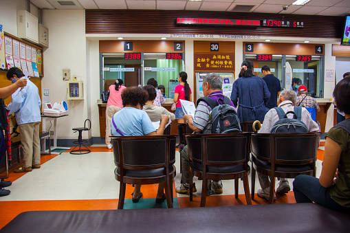 People who queue up medicine in Taiwan National Taiwan University Hospital