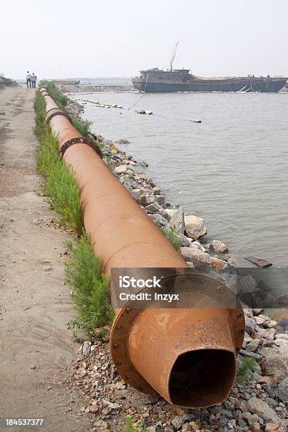 Photo libre de droit de Envoyer Une Pipe Dans La Mer banque d'images et plus d'images libres de droit de Acier - Acier, Délabré, Démoli