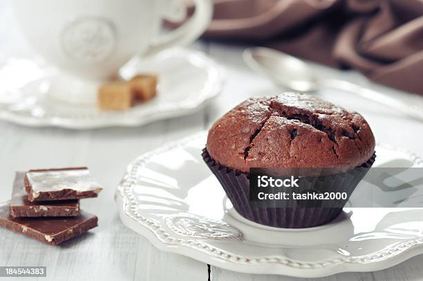 Muffins De Chocolate - Fotografias de stock e mais imagens de Alimentação Não-saudável - Alimentação Não-saudável, Assado no Forno, Açúcar