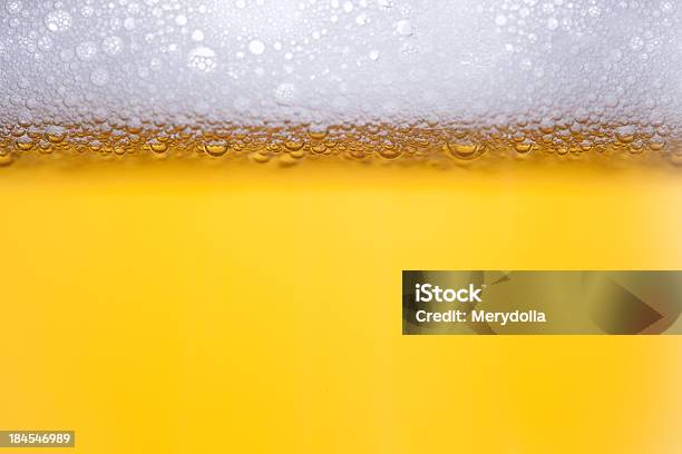 Bolhas De Cerveja - Fotografias de stock e mais imagens de Abstrato - Abstrato, Amarelo, Bar - Local de entretenimento