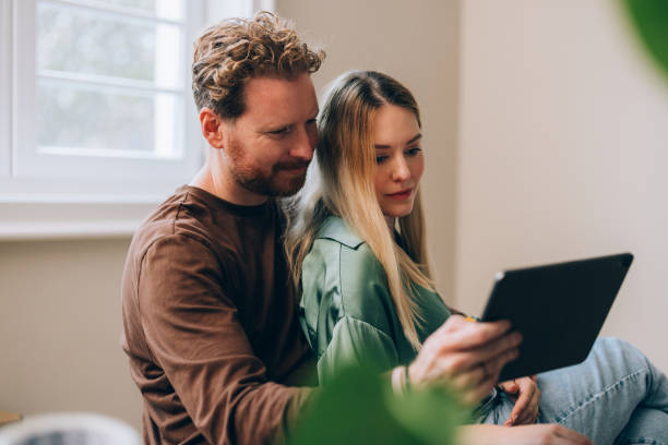 istock Boxes & Clicks: Happy Couple Styles Their New Haven Online 1845489124